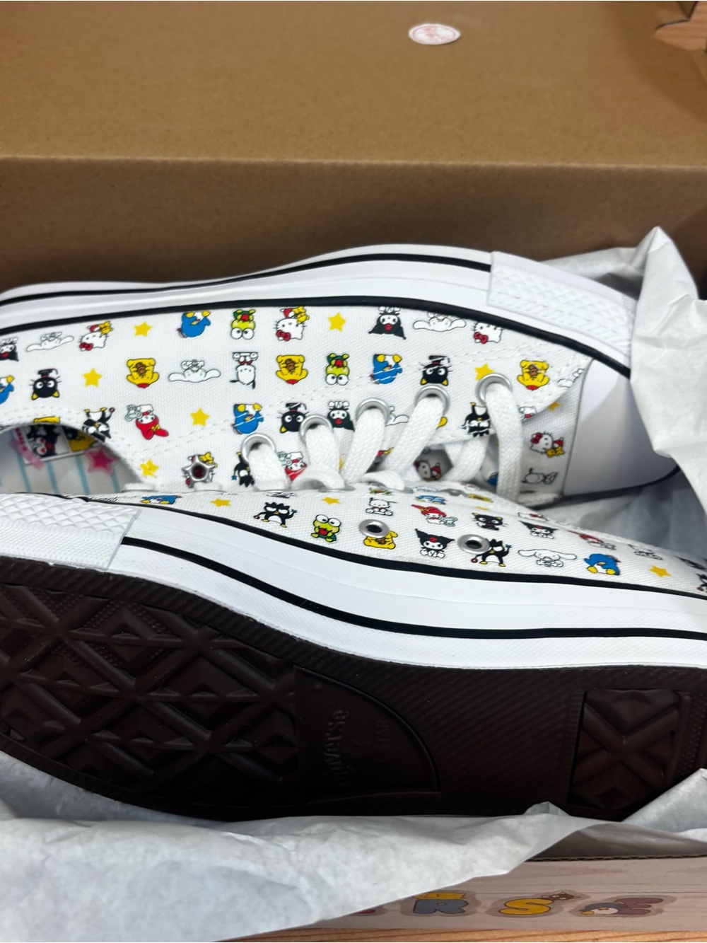 Converse HELLO KITTY And Friends Chuck Taylor White Low Sneakers Women’s Sz 8.5 - Picture 2 of 8